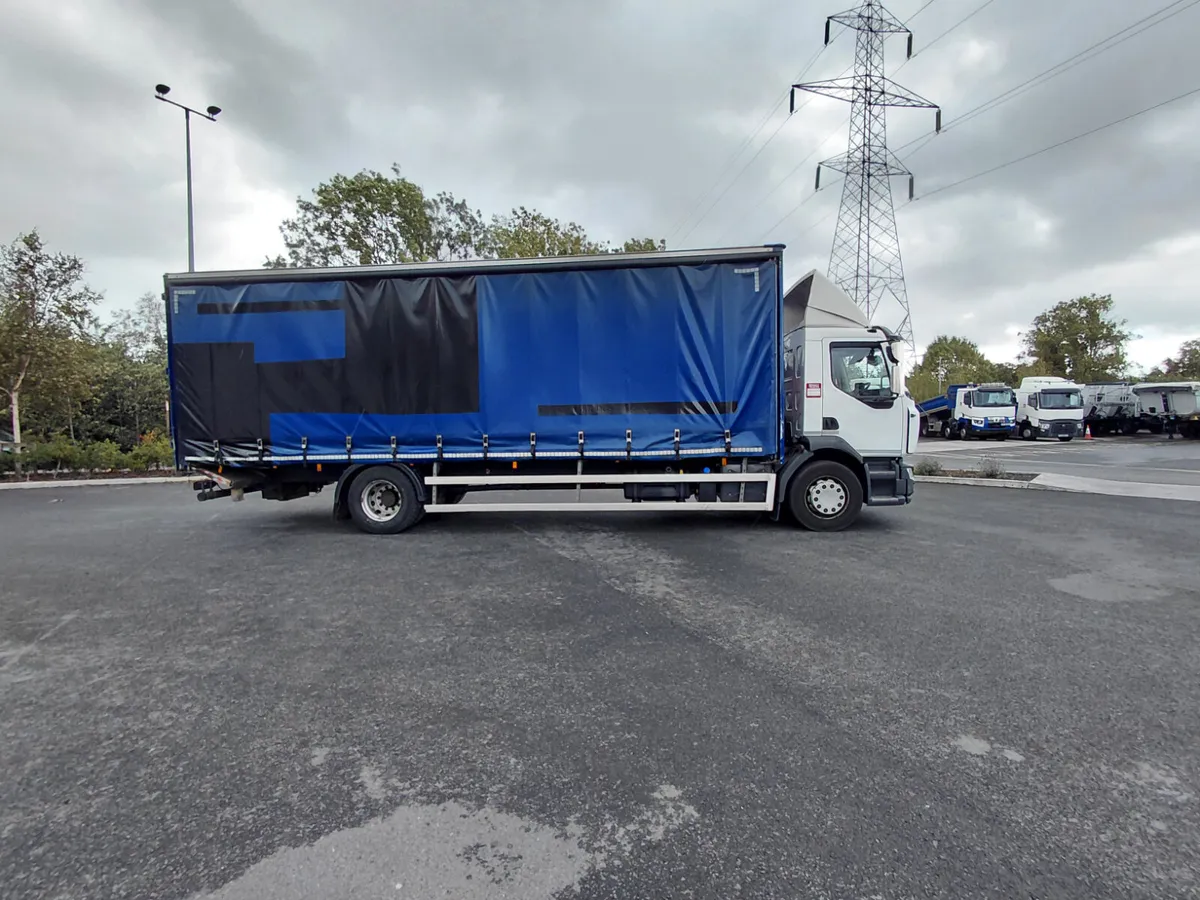 2020 Renault D18 Curtainside - Image 3