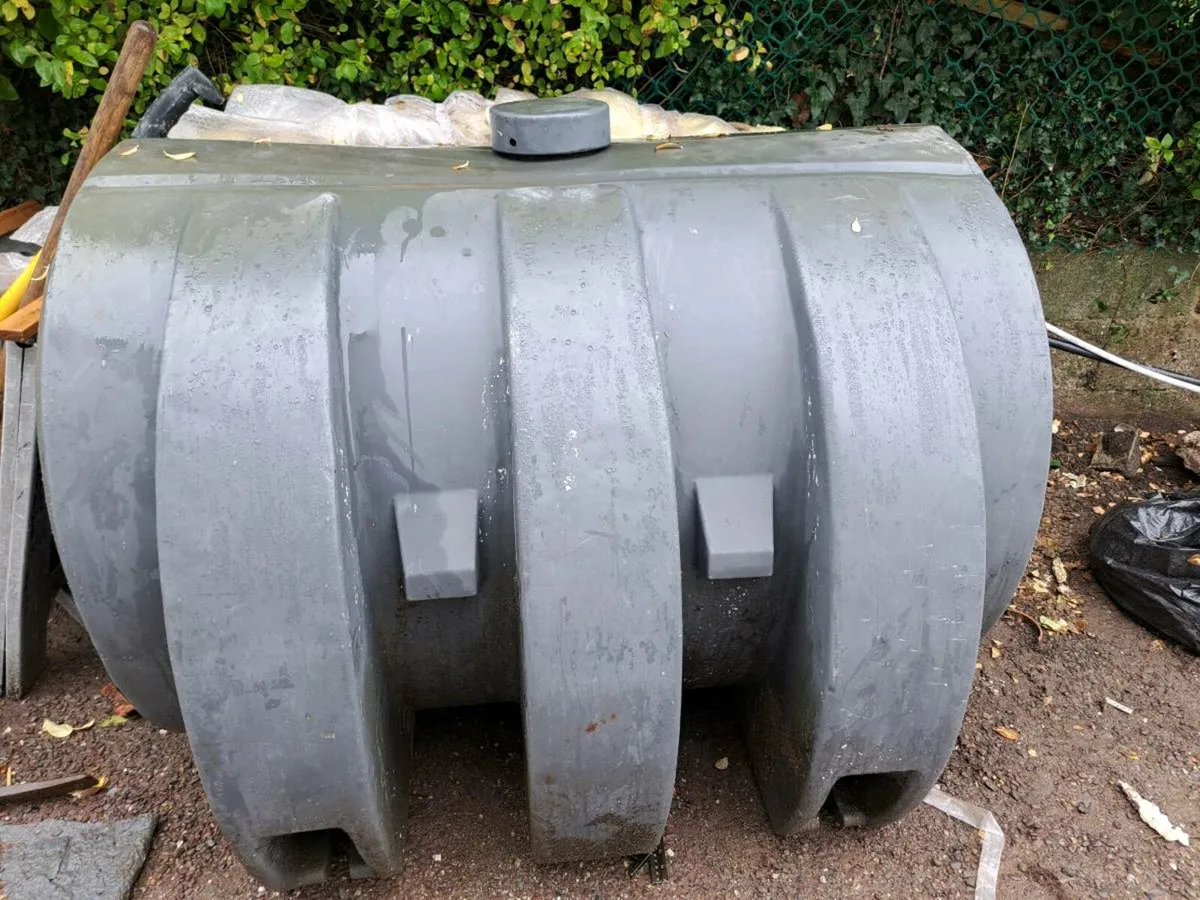 Oil tank