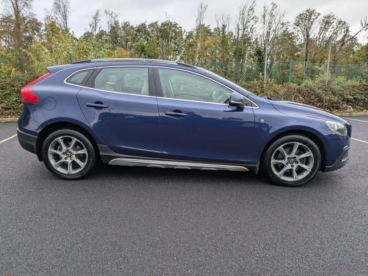 2015 VOLVO V40 D2 1.6 D LOW TAX - Image 2