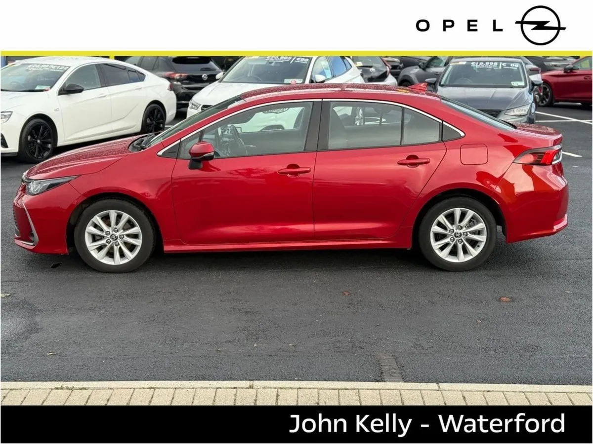 Toyota Corolla 1.8 Hybrid Luna Saloon - Image 3