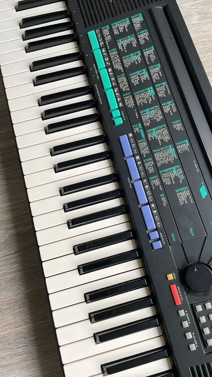 Large Yamanha Piano Keyboard - Image 1