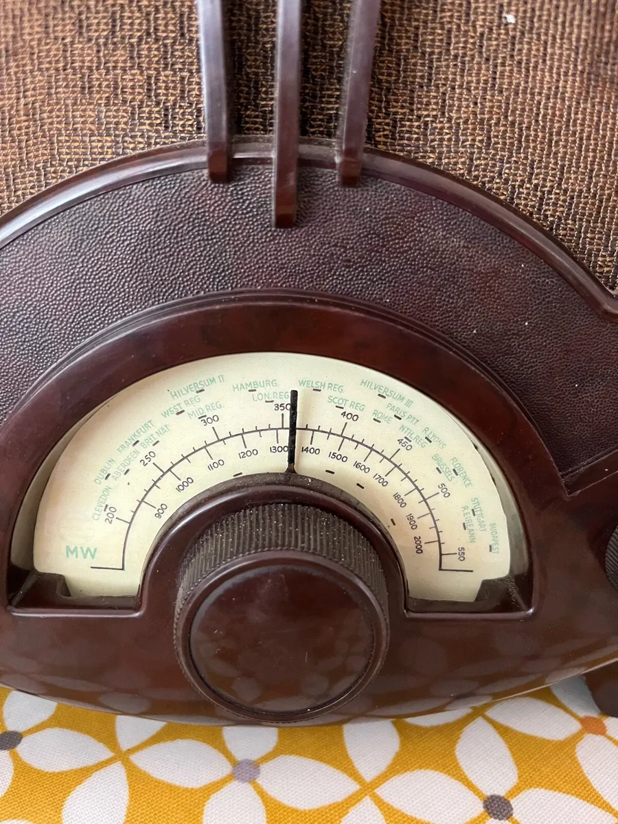 Vintage 1940’s  Round Ekco Radio - Image 4