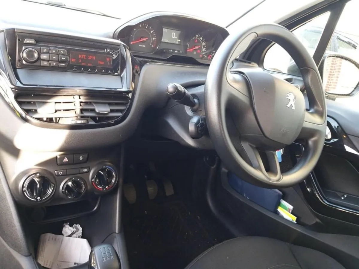 Peugeot 208 2014 - Image 4
