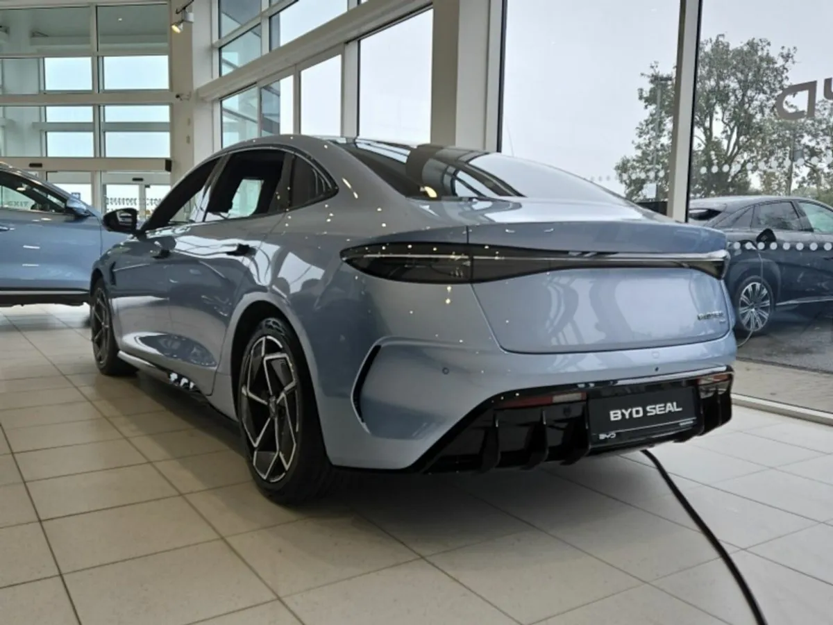 BYD SEAL EXCELLENCE 530HP DUAL-MOTOR inc HEAT PUMP - Image 4