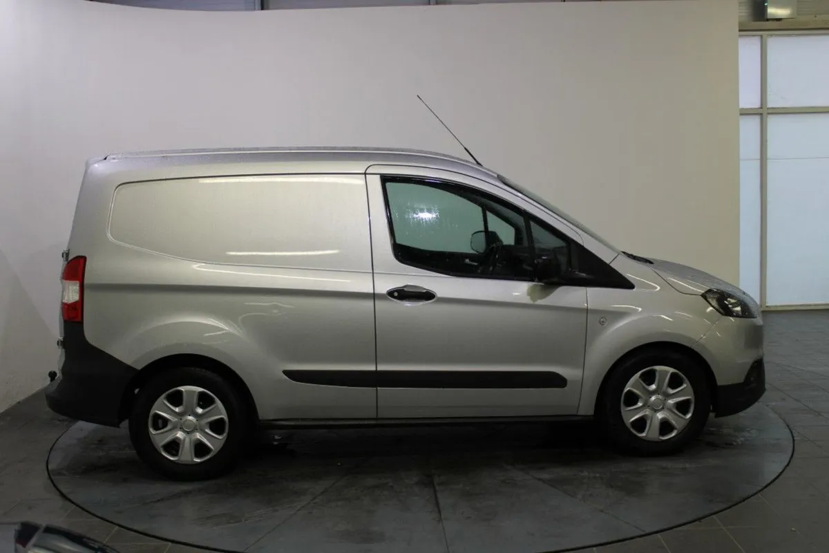 Ford TRANSIT COURIER Trend 1.5td - Image 3