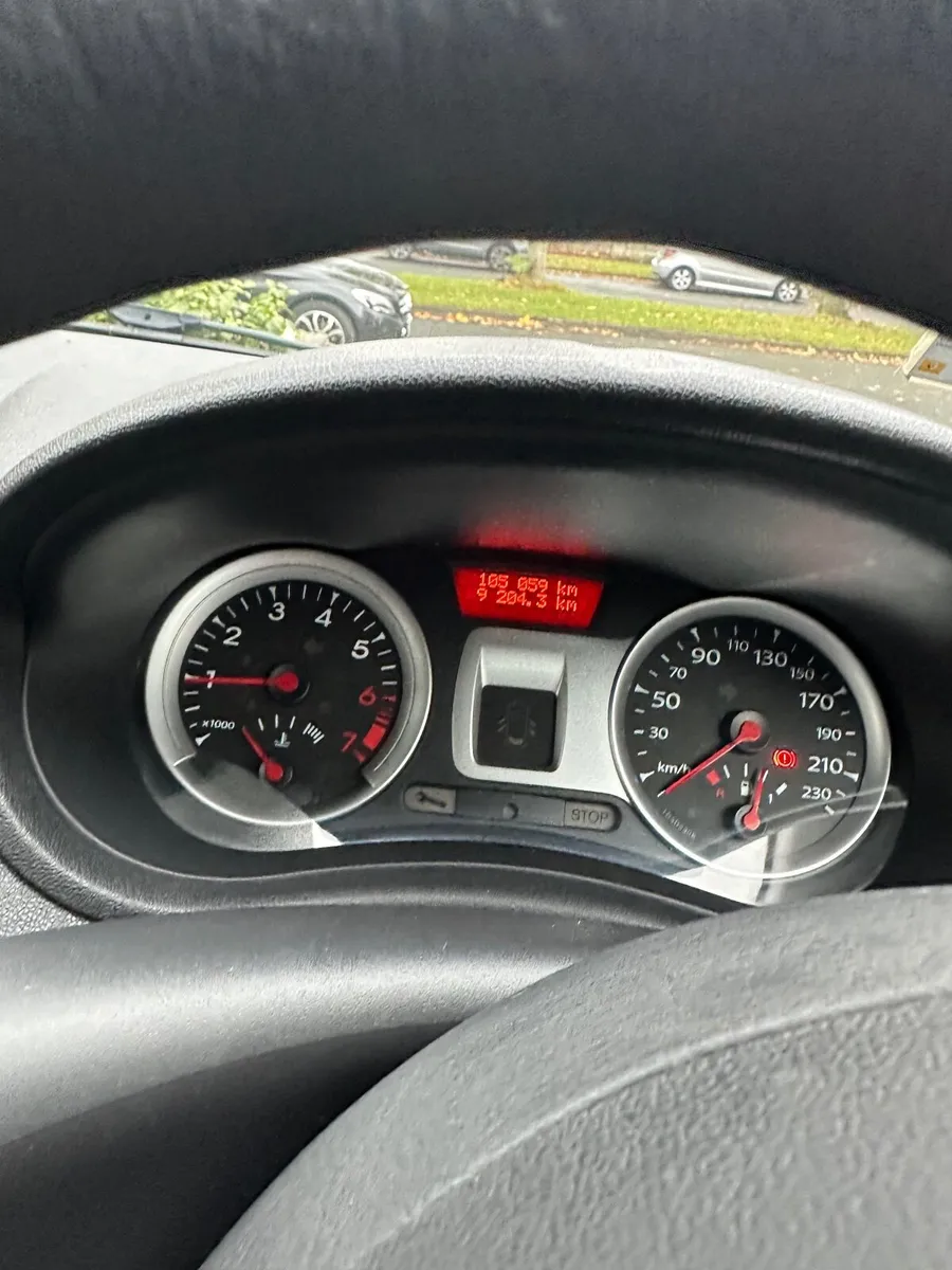 Renault Clio 2011 - Image 2