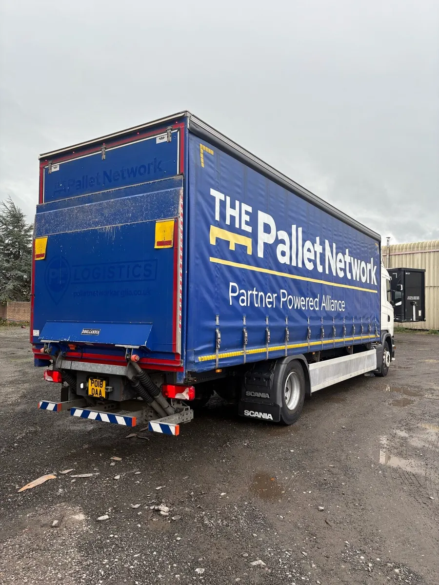 Scania G410 Curtainsider 2018 cantilever taillift - Image 3