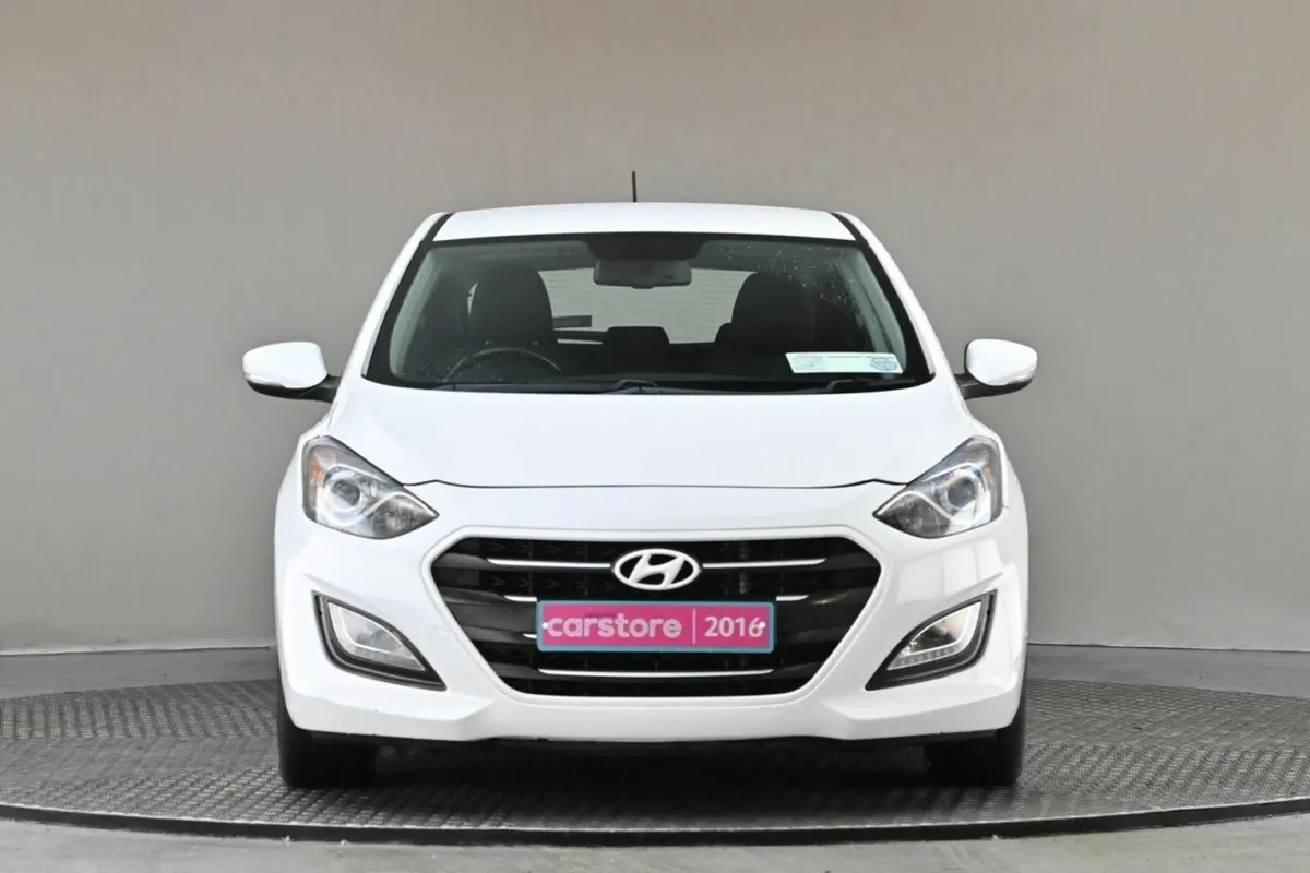 Hyundai i30 1.6 CRDI DELUXE 6SPD **REVERSE CAM**DI - Image 2