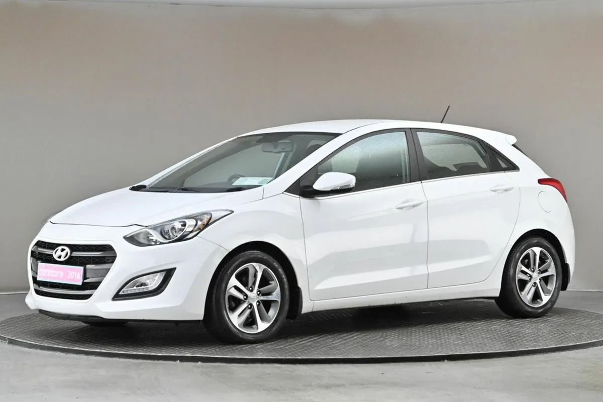 Hyundai i30 1.6 CRDI DELUXE 6SPD **REVERSE CAM**DI - Image 4