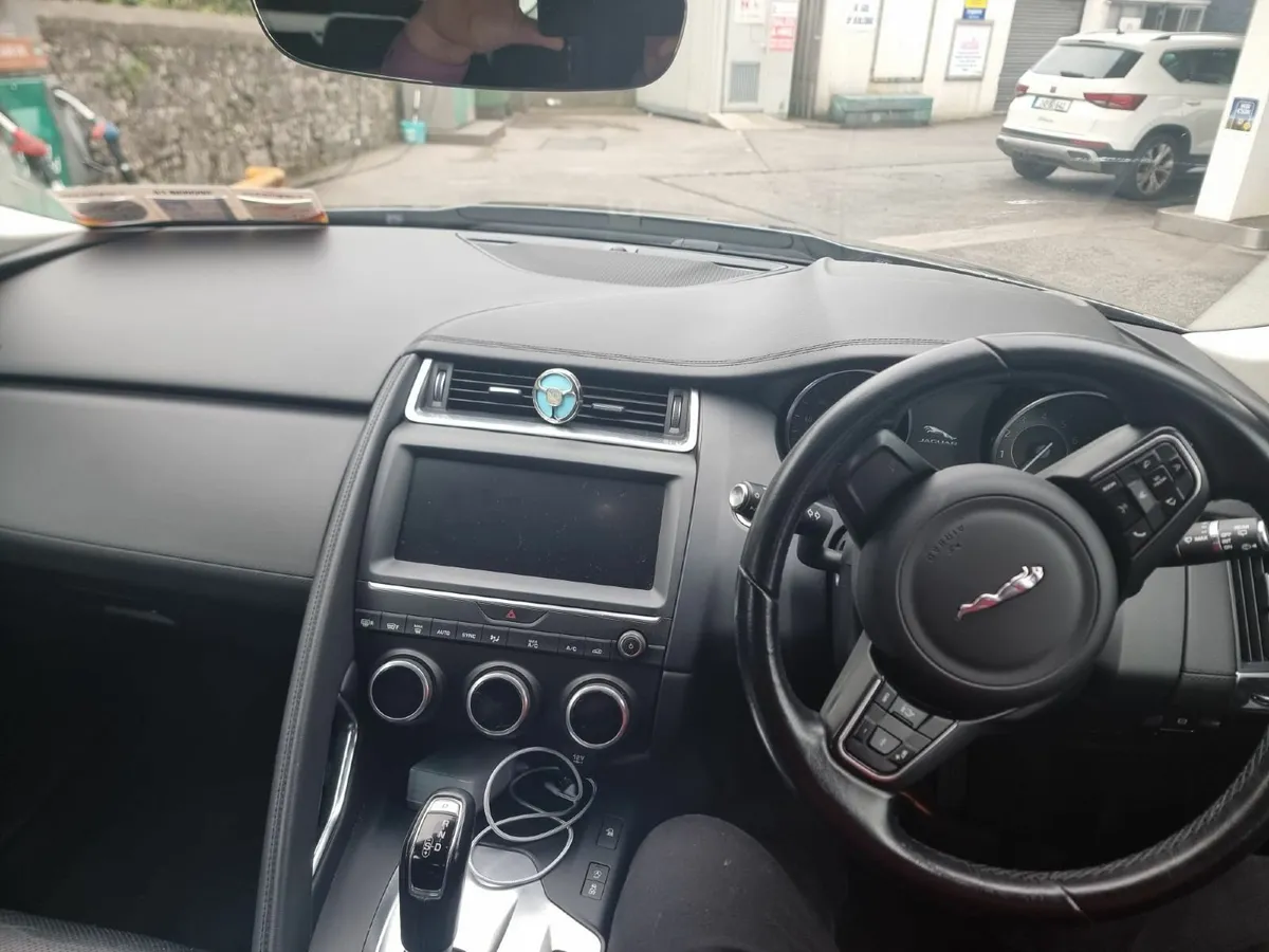 Jaguar E-Pace 2018 - Image 4