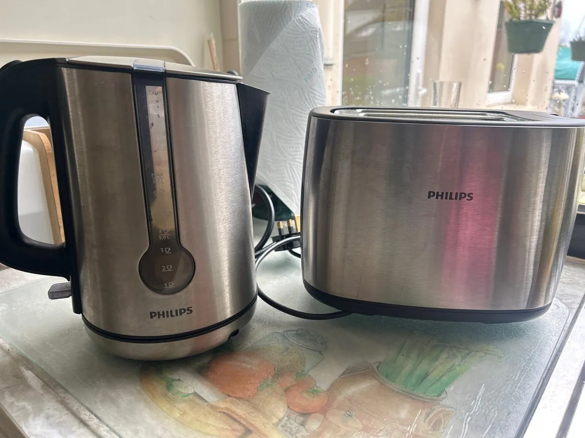 Kettles, Toaster, Iron - Image 1