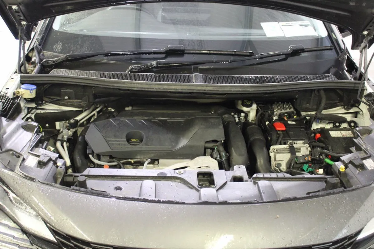 Peugeot 3008 FL Allure 1.6 Phev 225 FW - Image 4