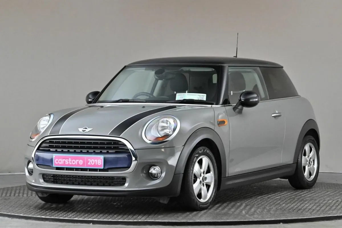 Mini Cooper 1.5 D 6SPD **BITONE ROOF** - Image 3
