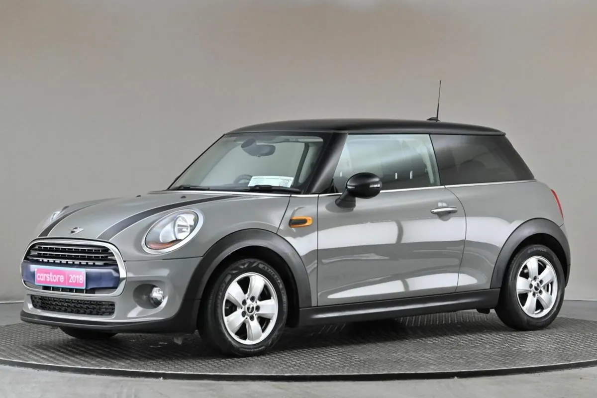 Mini Cooper 1.5 D 6SPD **BITONE ROOF** - Image 4