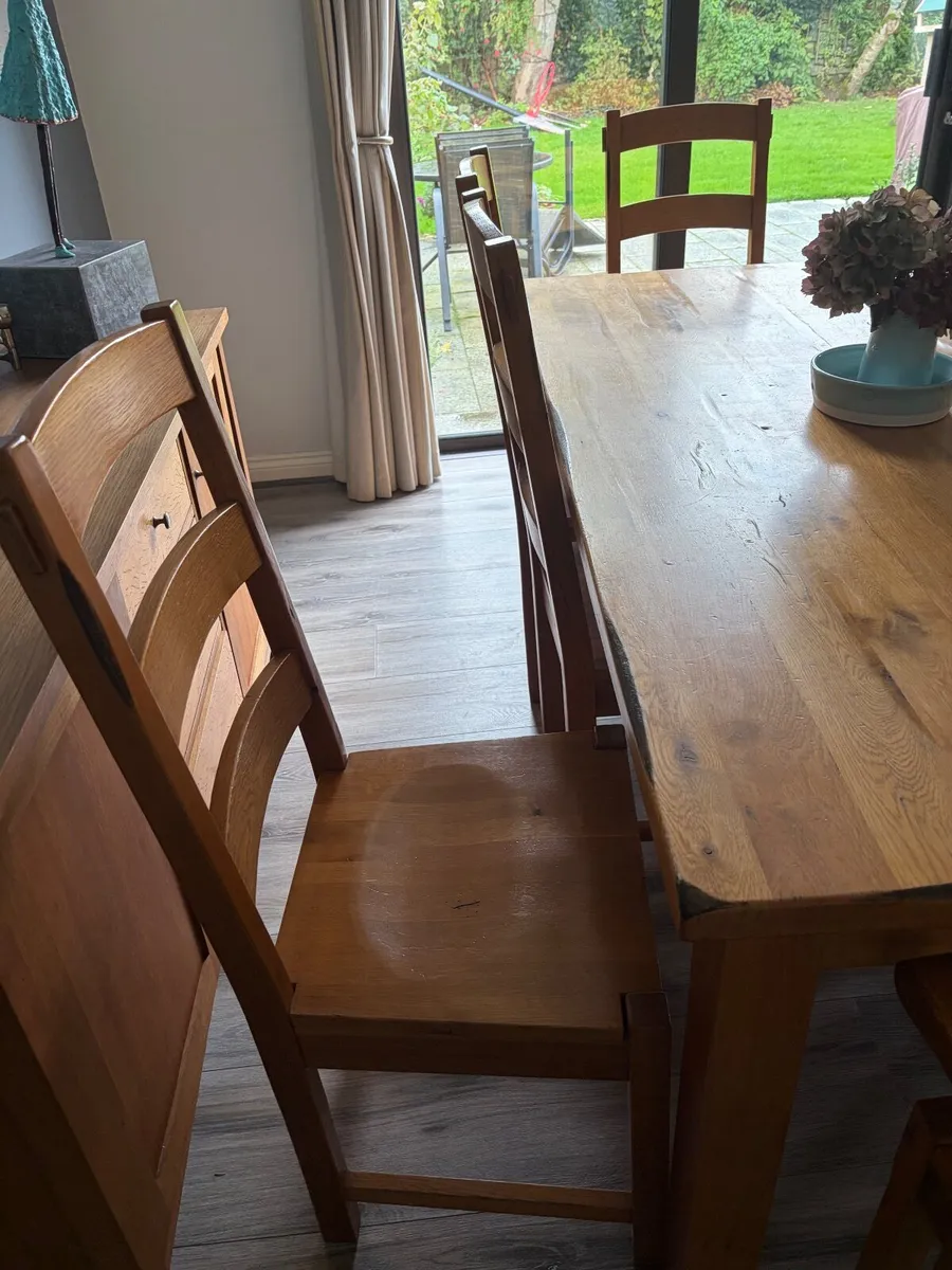 Dining table and 8 chairs - Image 1