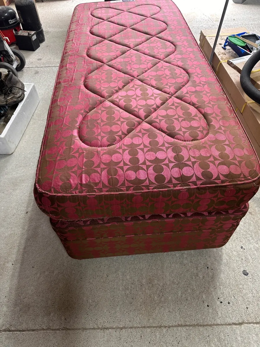 Single bed - Image 2