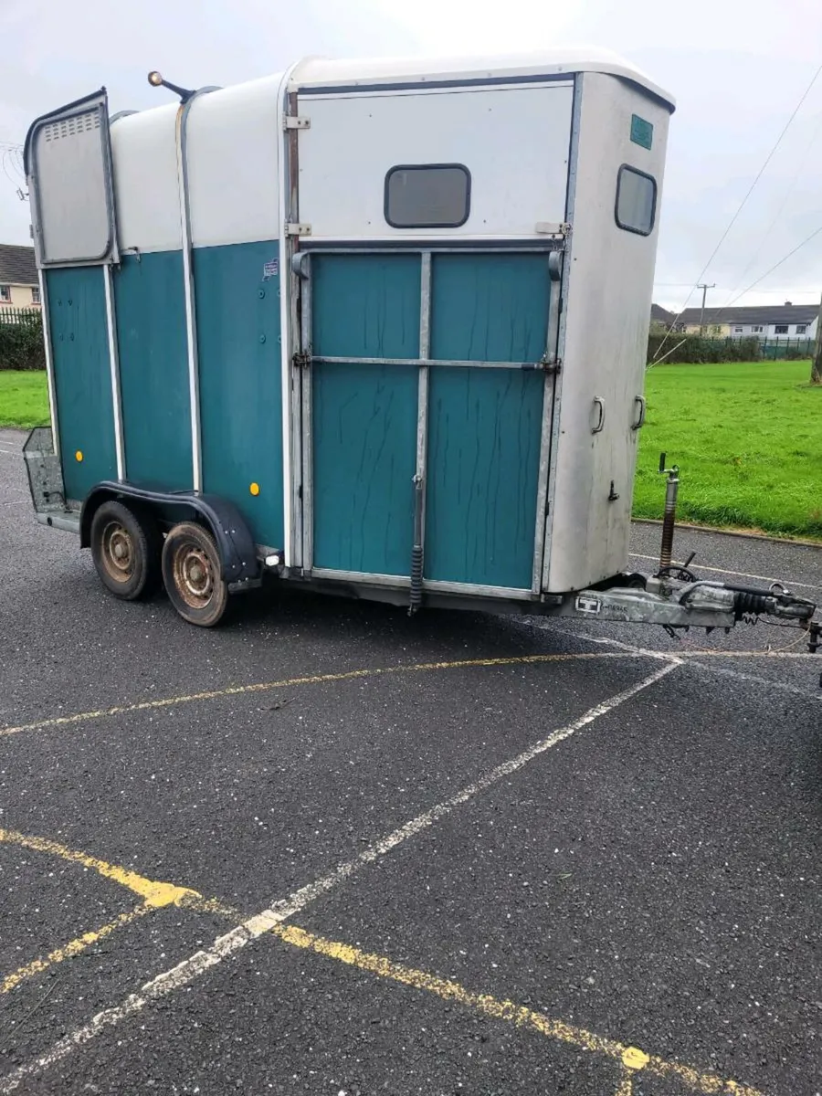 Ifor Williams 510 horse box with aluminium floor - Image 1