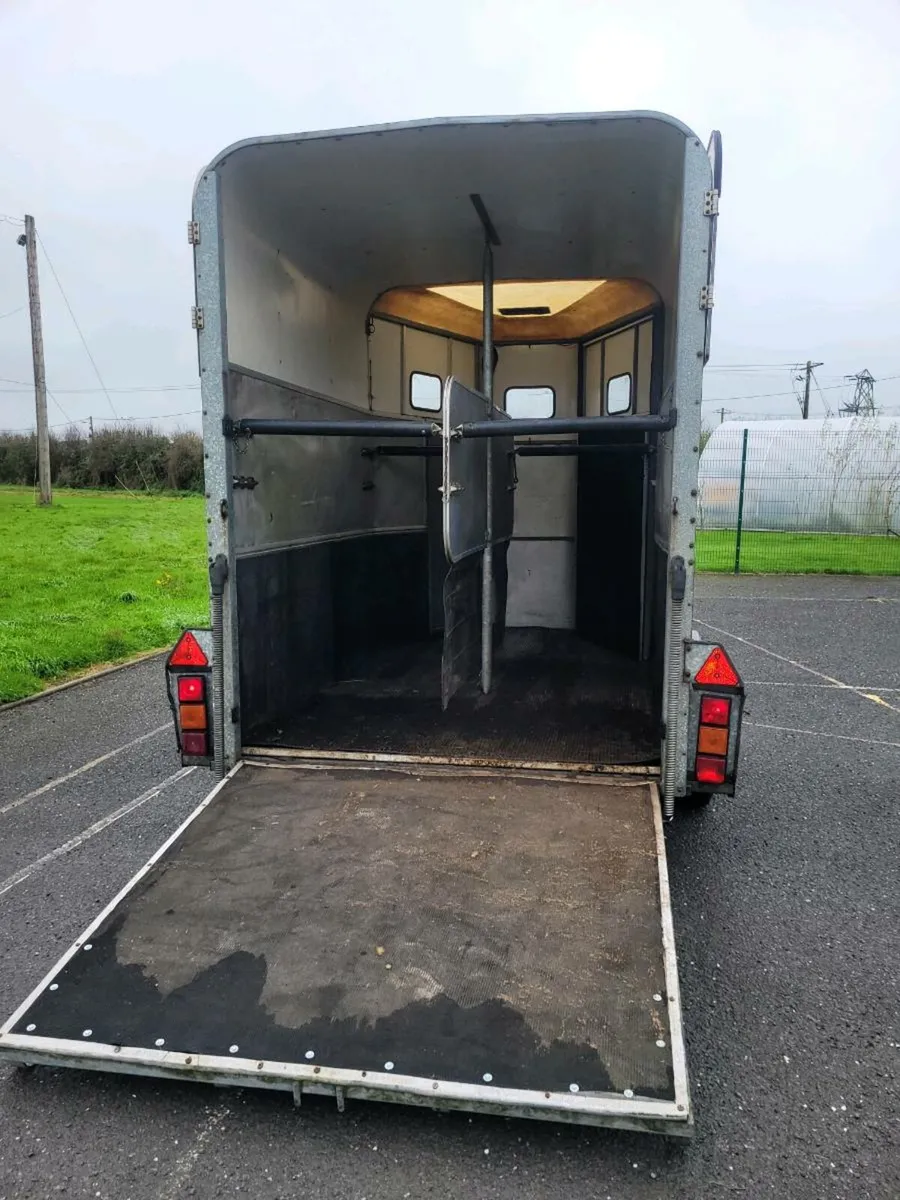 Ifor Williams 510 horse box with aluminium floor - Image 4