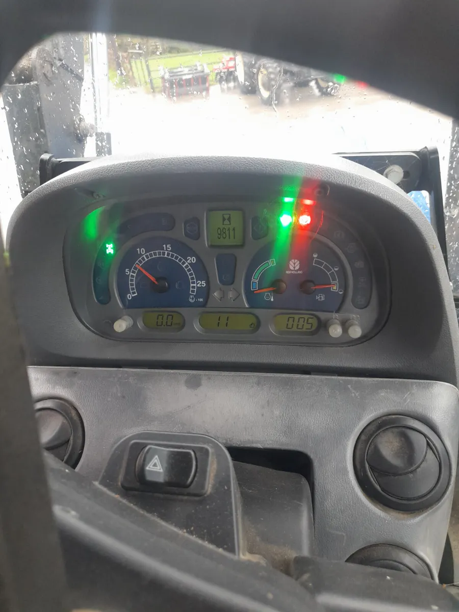 New Holland Ts115A - Image 4