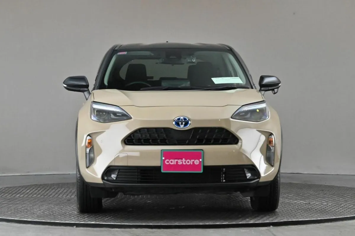 Toyota Yaris Cross 1.5 HYBRID **BI-TONE ROOF**9"AN - Image 2