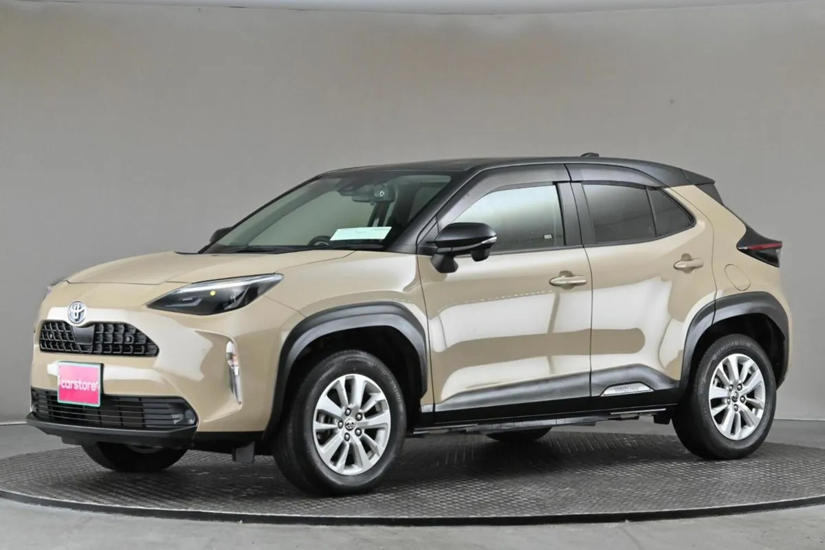 Toyota Yaris Cross 1.5 HYBRID **BI-TONE ROOF**9"AN - Image 4