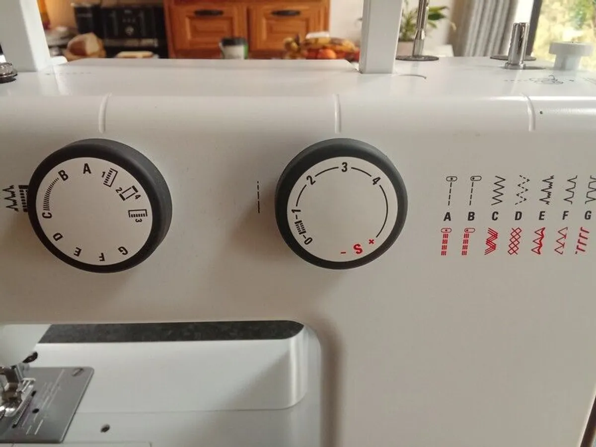 Bernette B33 Sewing Machine - Image 2