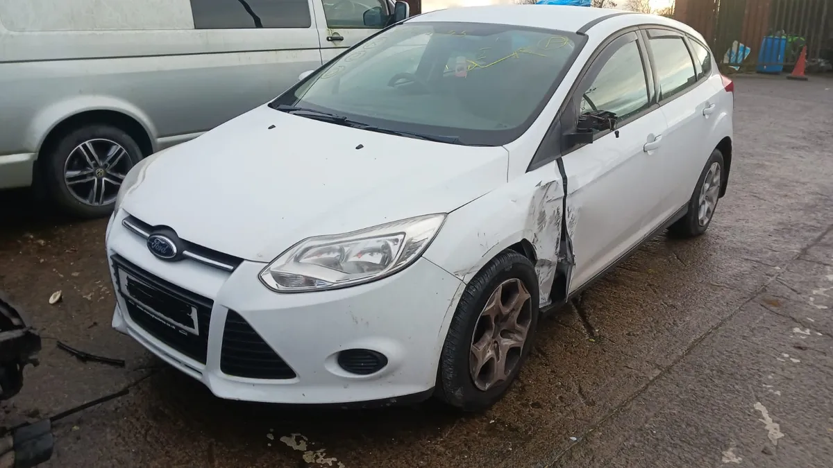Breaking 2013 Ford focus 1.0 eco boost - Image 1