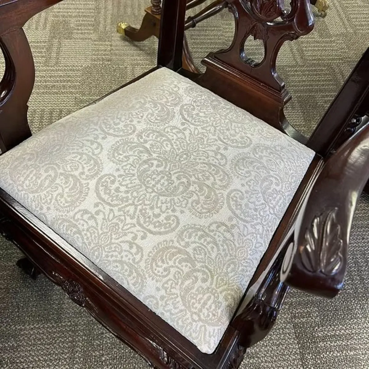 Mahogany triple pedestal extending dining table - Image 4