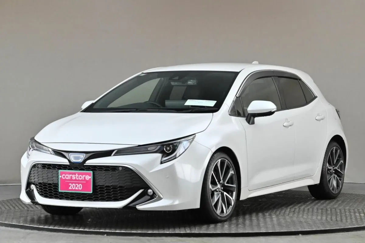 Toyota Corolla 1.8 HYBRID SPORT 5DR **HALF LEATHER - Image 3