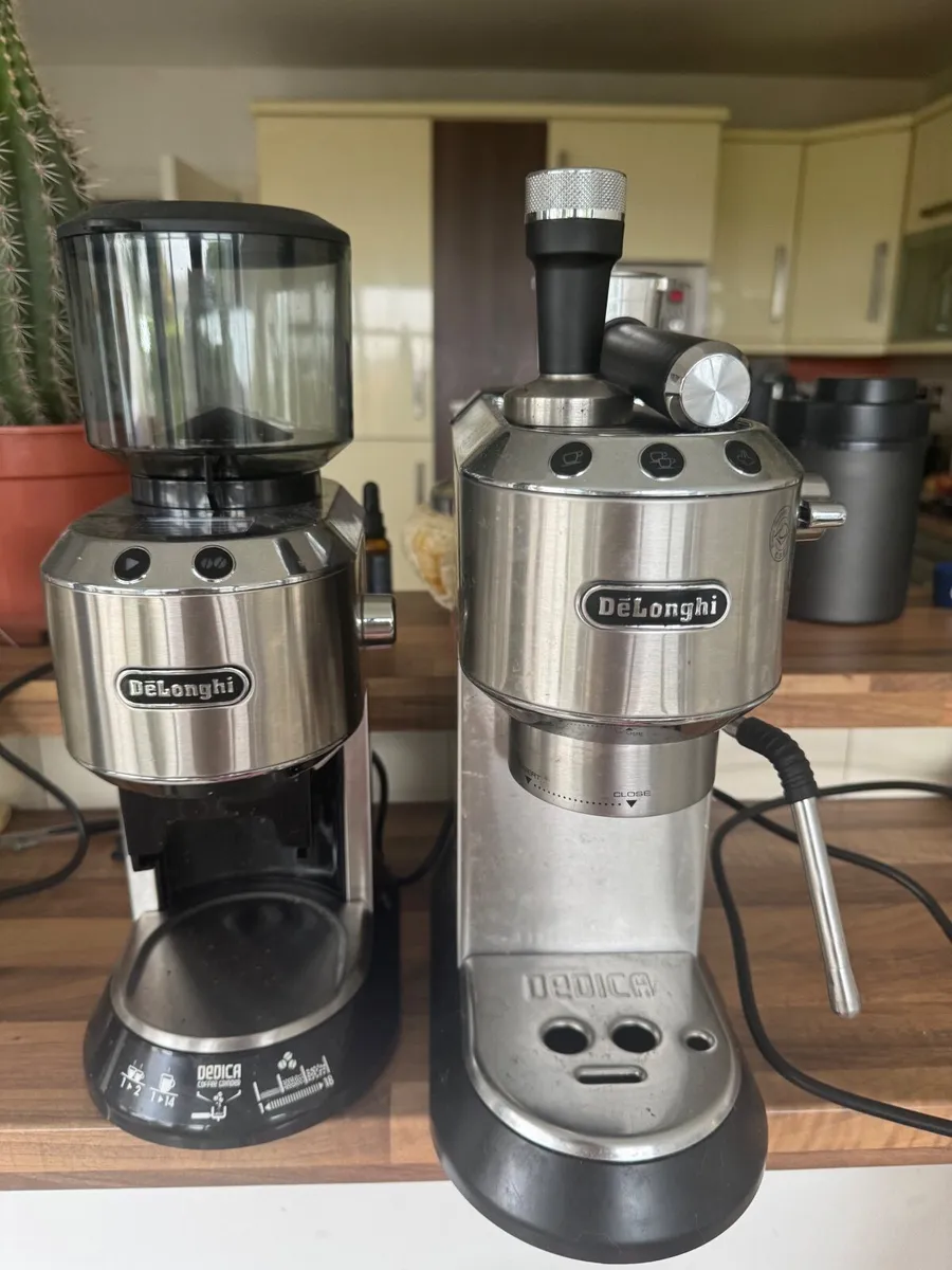 De Longhi Coffee Machine & Grinder