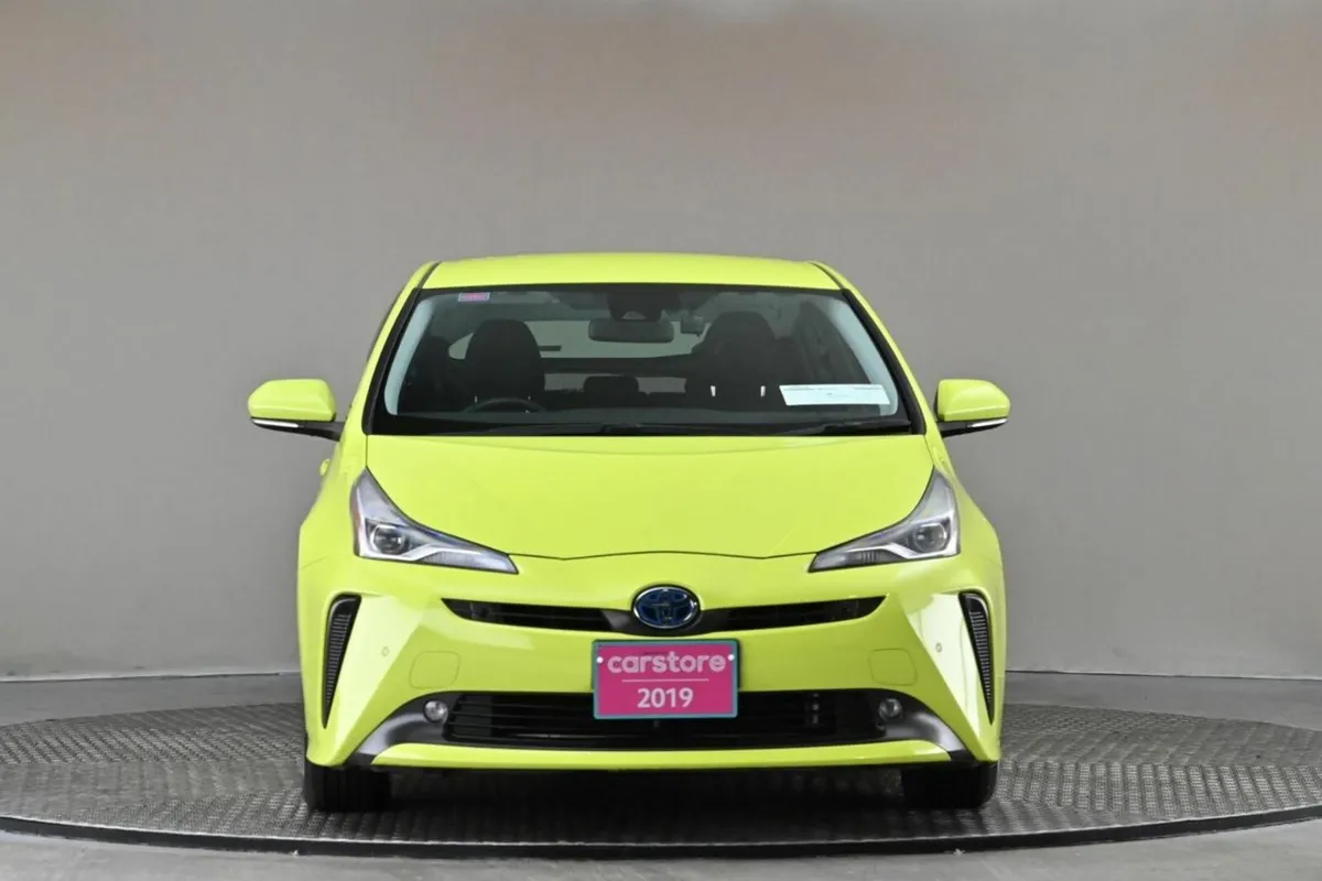 Toyota Prius 1.8 HYBRID **THERMO-TECT LIME GREEN P - Image 2