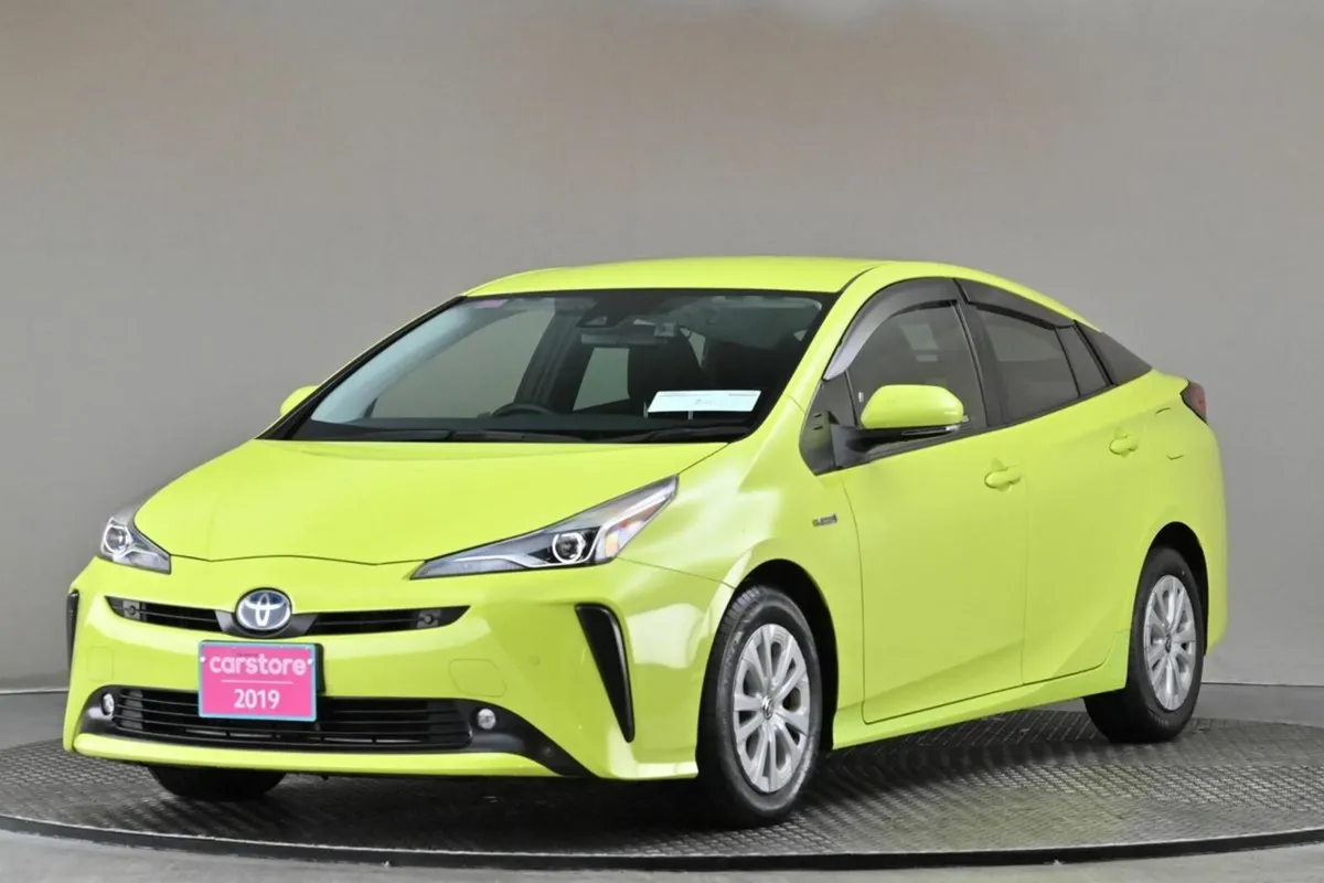 Toyota Prius 1.8 HYBRID **THERMO-TECT LIME GREEN P - Image 3