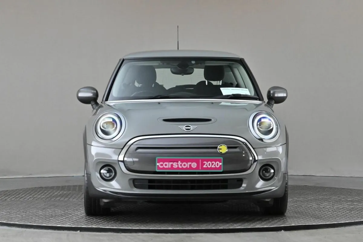 Mini Cooper SE L1 3DR **SAT NAV**REAR PARK SENSORS - Image 2