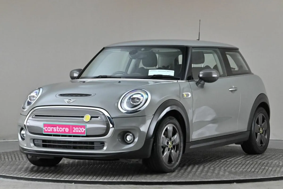 Mini Cooper SE L1 3DR **SAT NAV**REAR PARK SENSORS - Image 3