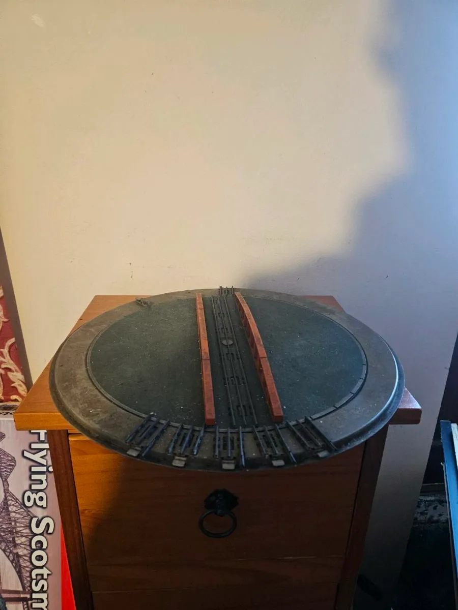 Hornby Dublo OO Gauge 3 Rail Turntable - Image 1