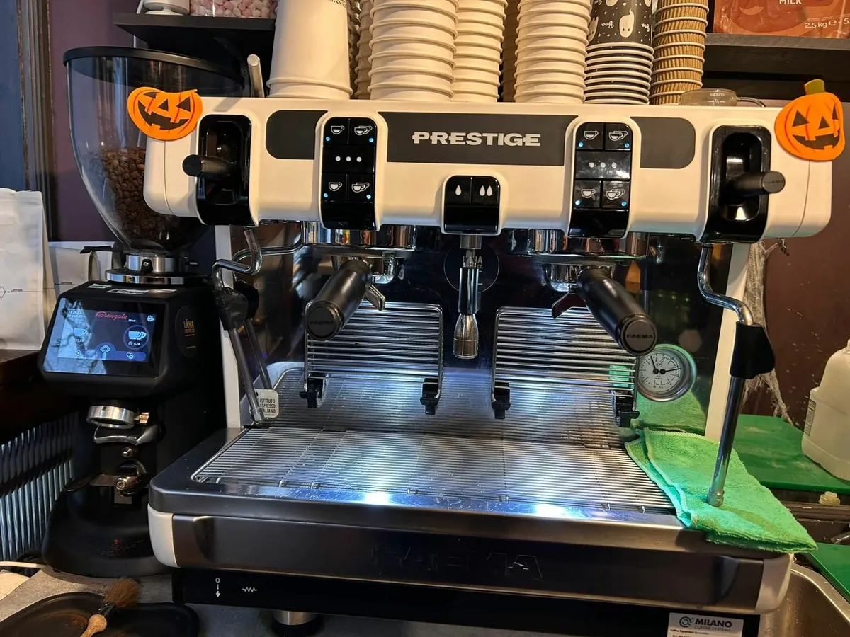 FAEMA  Coffee Machine & Fiorenzato F64 EVO Grinder - Image 3