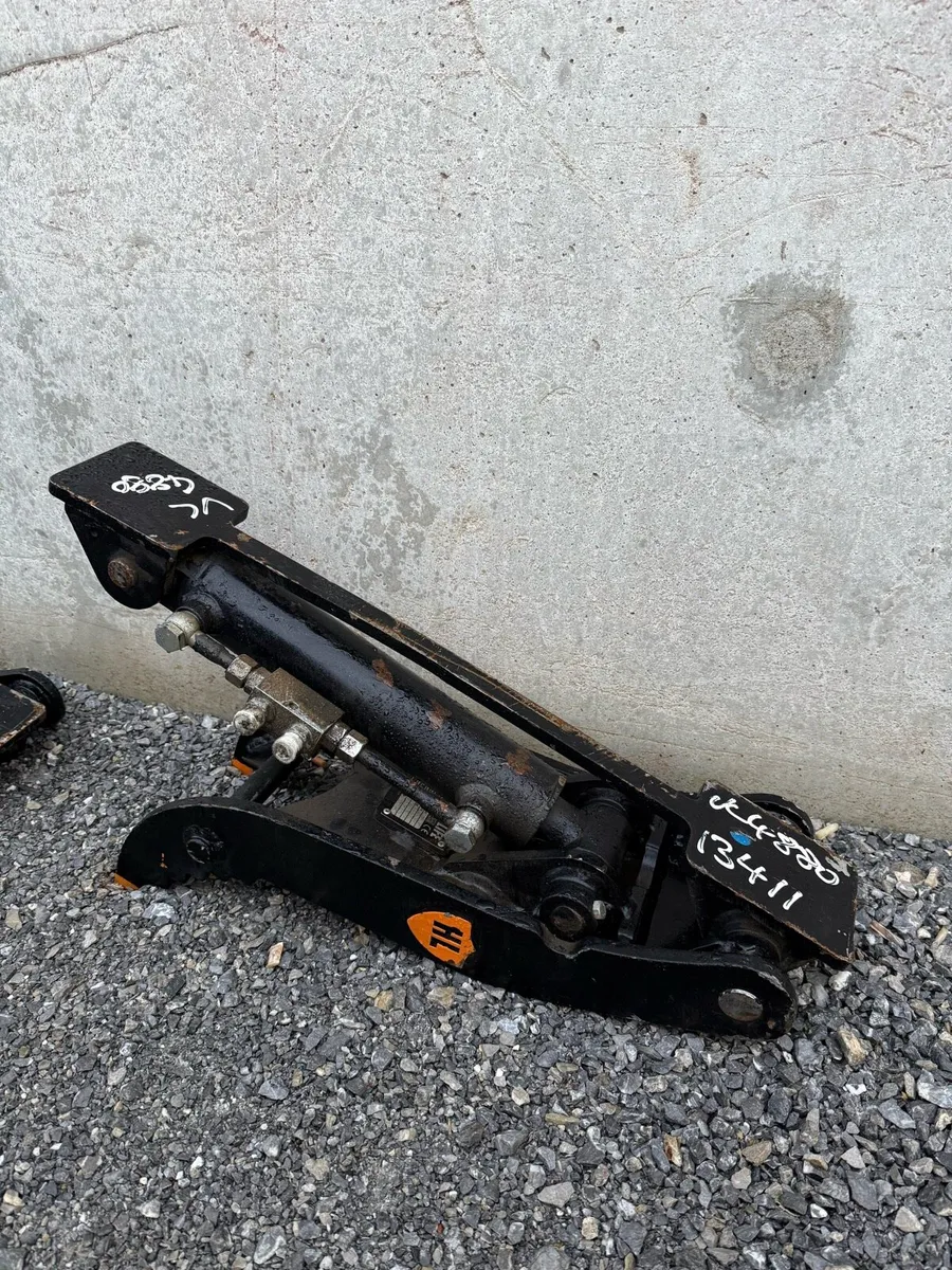 Hydraulic Thumb for 1.5 to 3t digger - Image 1