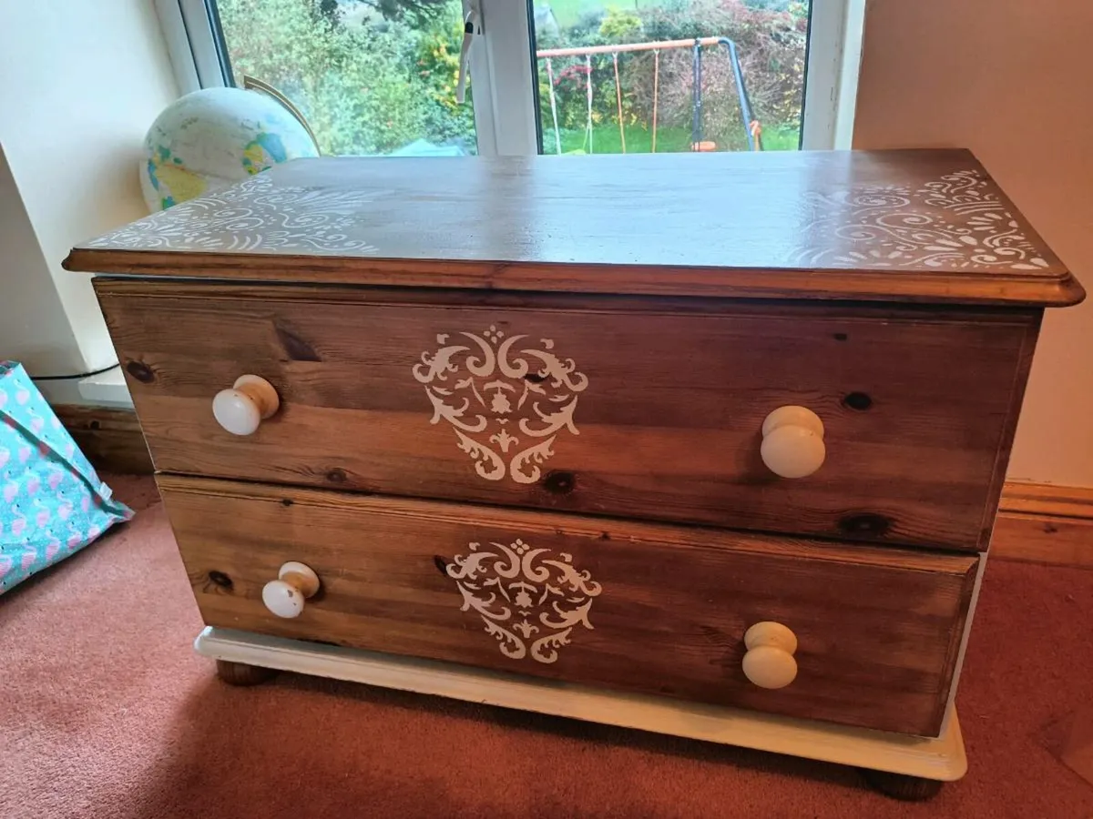 Small set of drawers - Image 1