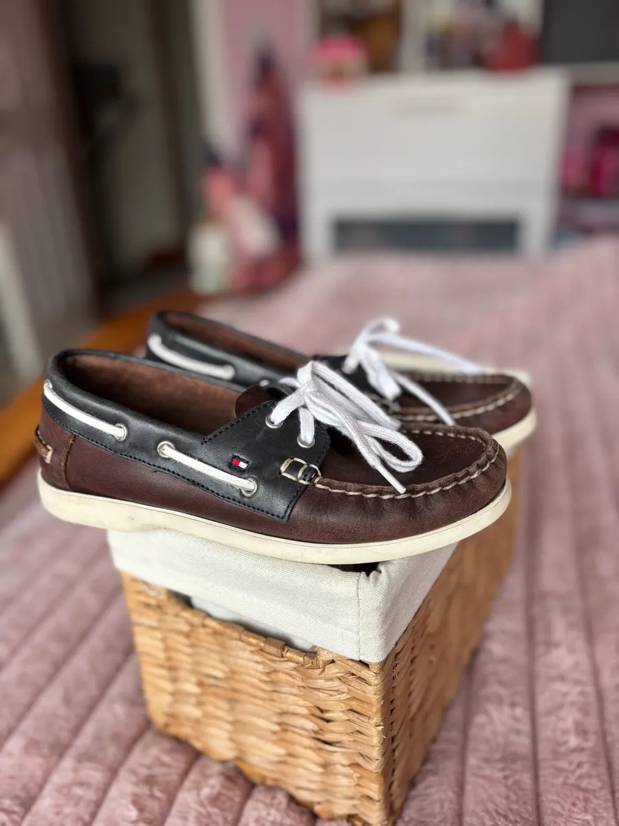 Kids school shoes Tommy Hilfiger UK 13/ EUR32 - Image 1