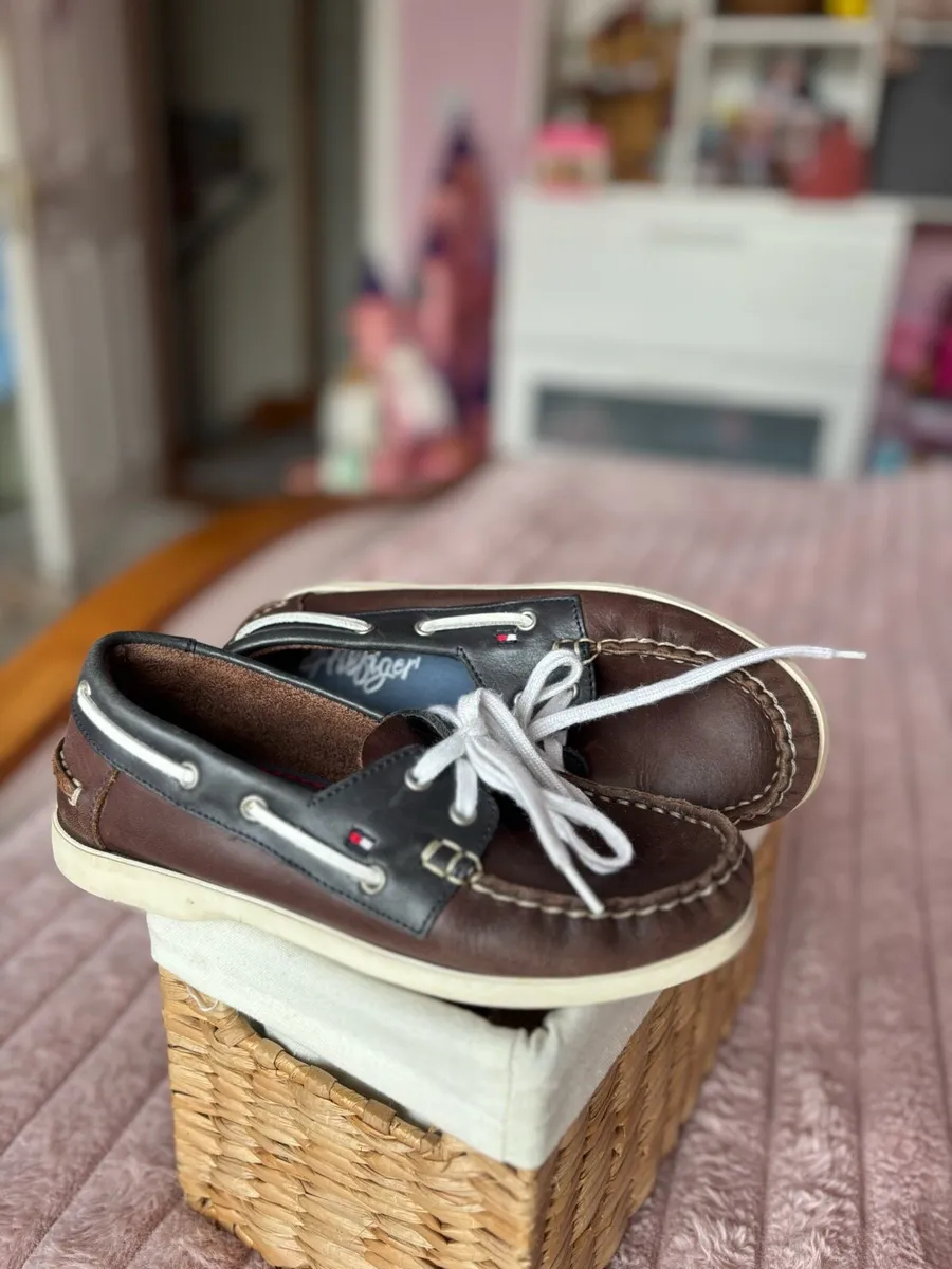 Kids school shoes Tommy Hilfiger UK 13/ EUR32 - Image 2