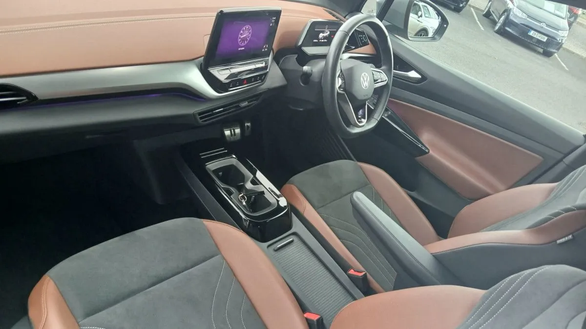 Volkswagen ID.4 Business 77kwh 204HP  rear View C - Image 3