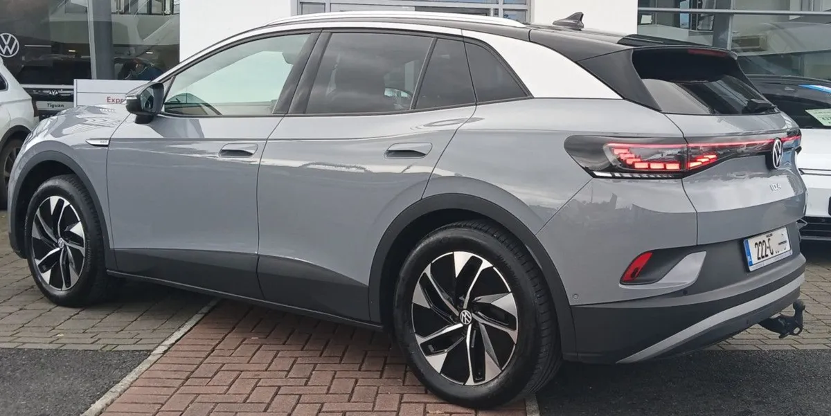 Volkswagen ID.4 Business 77kwh 204HP  rear View C - Image 4