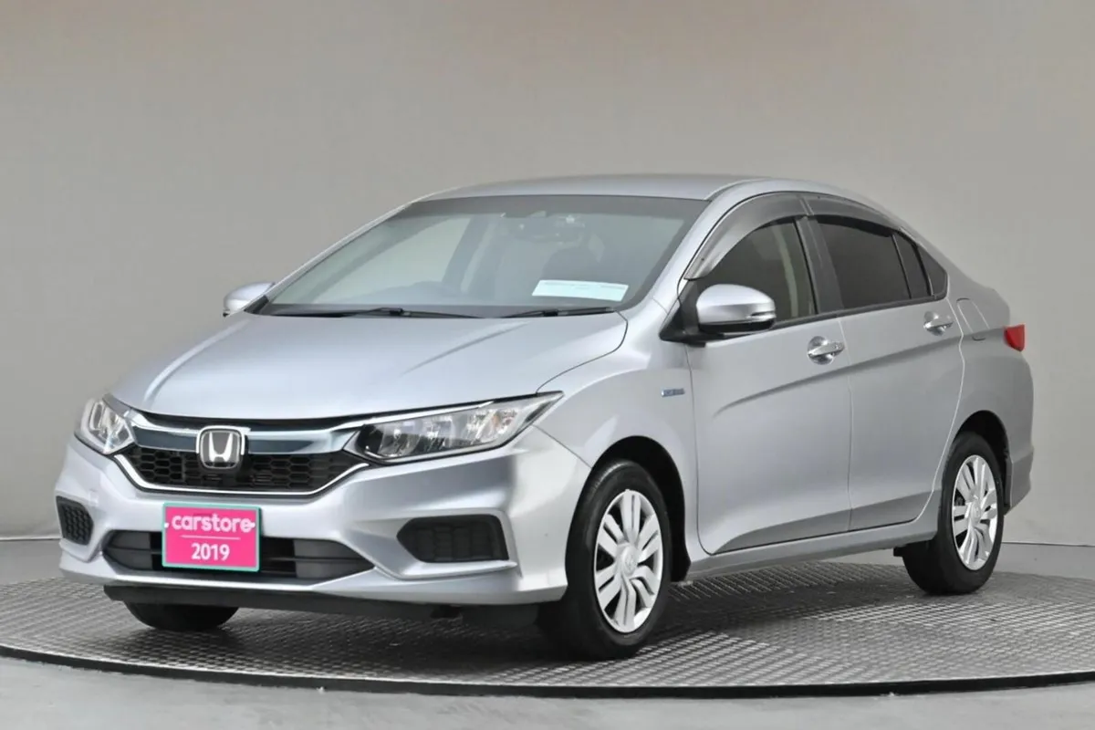 Honda Grace *JAN 2026 PRICE NOW*1.5 HYBRID 4DR AUT - Image 3