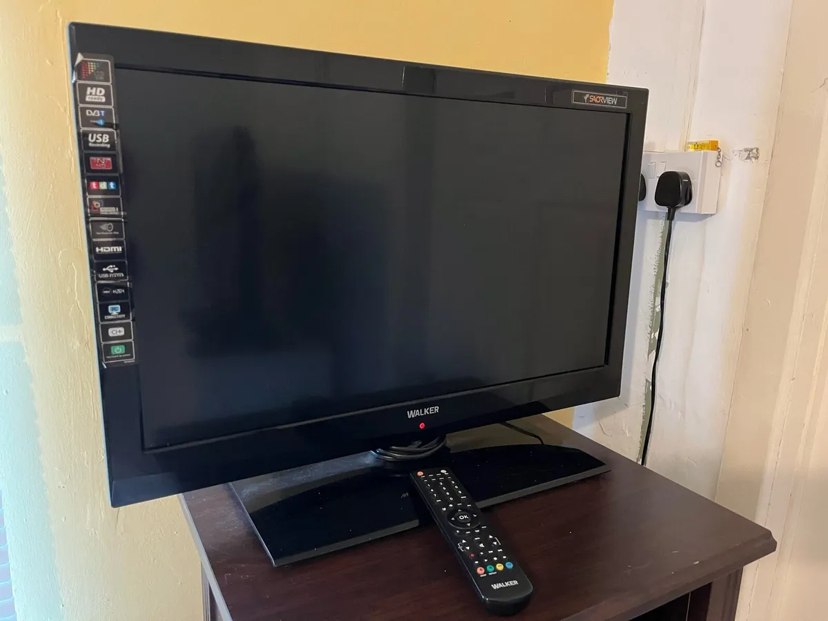 Walker Saorview 26 inch TV. With Remote - Image 1