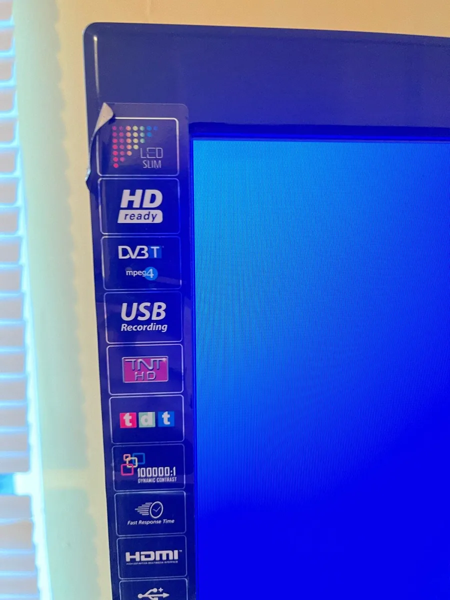 Walker Saorview 26 inch TV. With Remote - Image 2