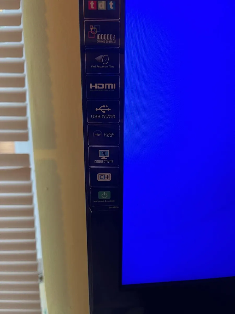 Walker Saorview 26 inch TV. With Remote - Image 3