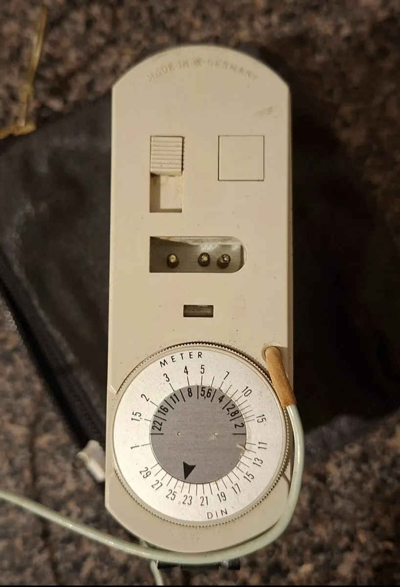 2 Camera Flashes - Image 4