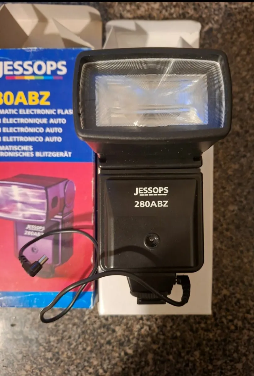 2 Camera Flashes - Image 1