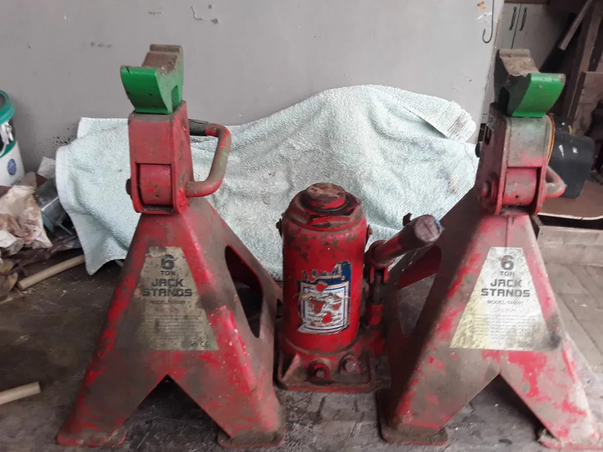 Axle stands & bottle jack - Image 1