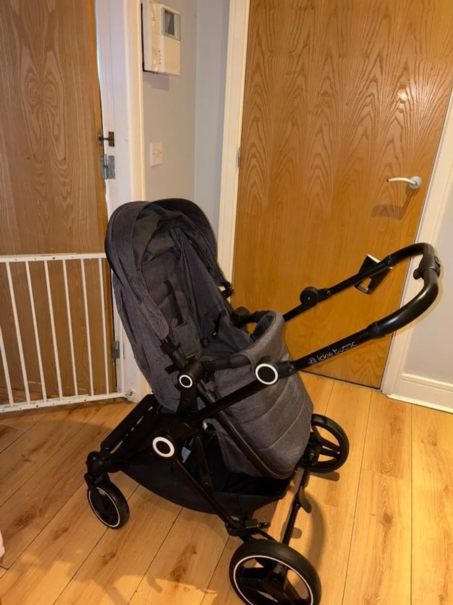 Baby pram - Image 1